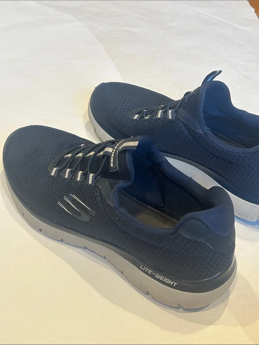 Skechers Men's Navy Blue Knit Athletic Sneakers slip on Light Gray Sole 10